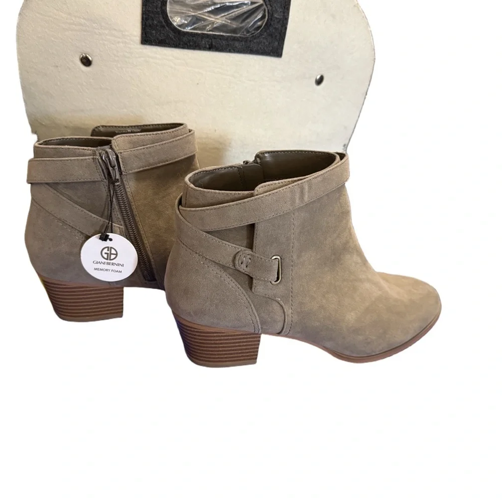 Giani Bernini Oleesia Taupe Suede Ankle Boots Block Heel Size 10M NWT
